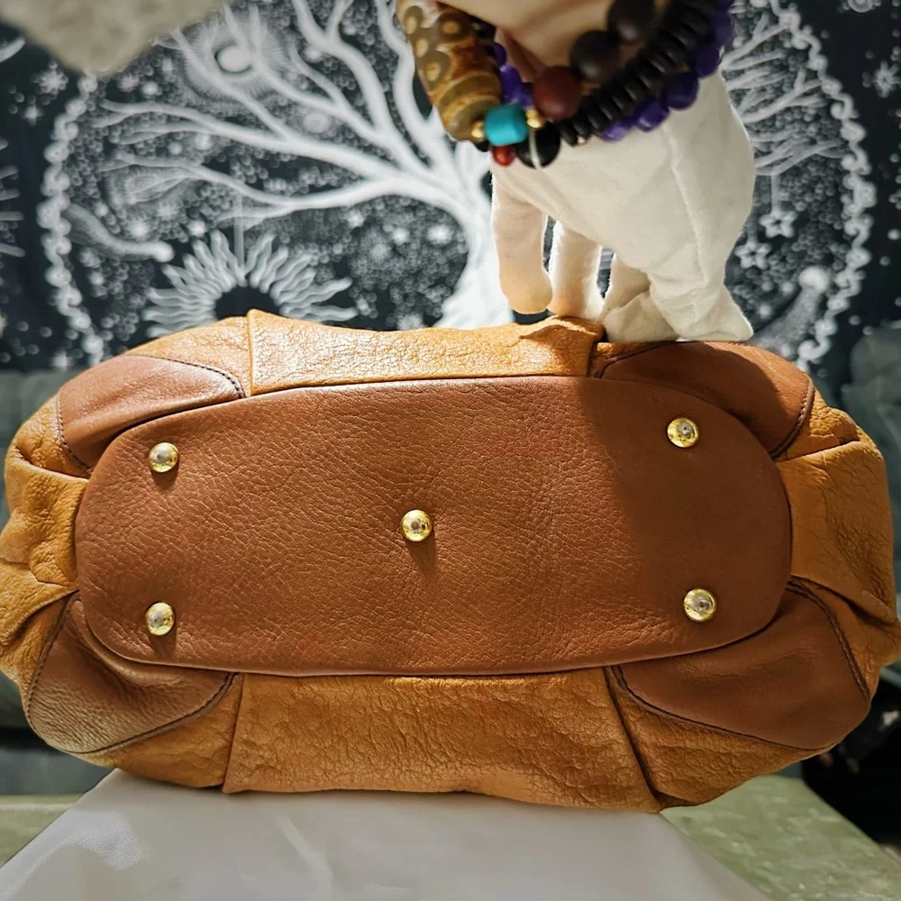 Authentic Vintage MCM shoulder bag soft Tan Leather Satchel with Gold Accents - Picture 16 of 17